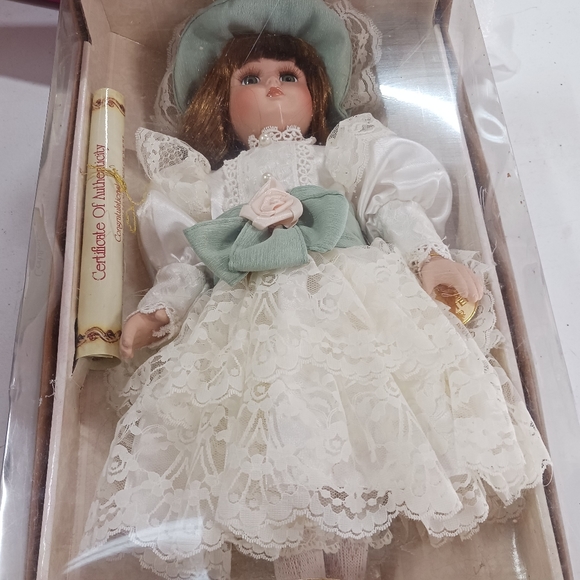 Collectors choice porcelain dolls limited edition with certificate - Picture 5 of 6